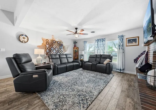 Photo 4 of Single family home for sale at 1539 Sterling Dr, Baytown, TX 77523 | MLS# 18403082 | Listing updated on 2026-08-31