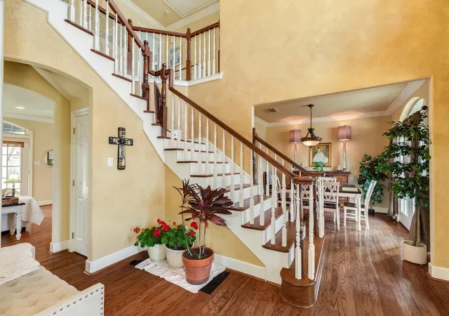 Photo 3 of Single family home for sale at 204 Arrowhead Dr, Lake Jackson, TX 77566 | MLS# 91831544 | Listing updated on 2026-08-27