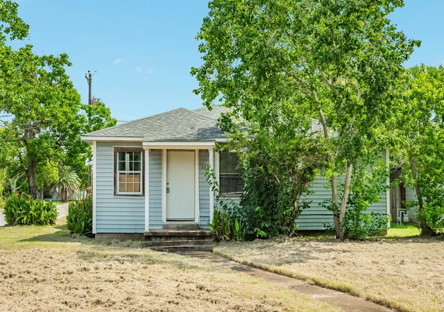 Homes for sale in Freeport, TX | 1130 W 8th St, Freeport, TX 77541 | MLS# 18016822