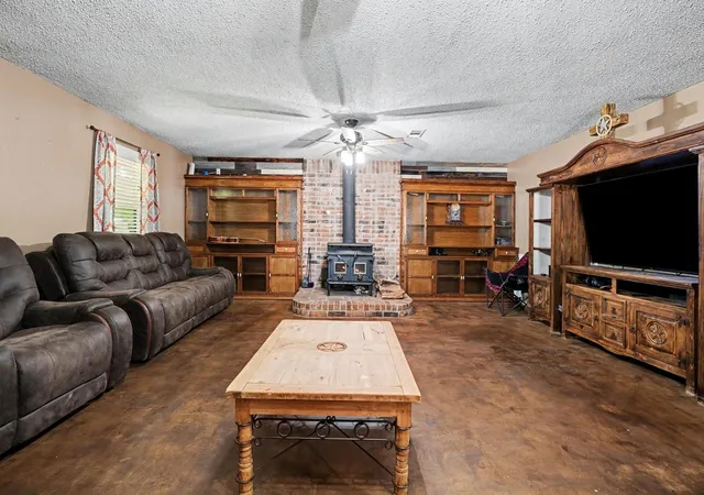 3rd image of 17310 Mcdonald Rd, Alvin, TX 77511 | MLS# 96047457