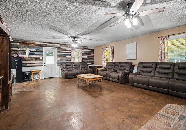4th image of 17310 Mcdonald Rd, Alvin, TX 77511 | MLS# 96047457