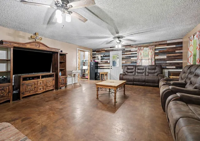 5th image of 17310 Mcdonald Rd, Alvin, TX 77511 | MLS# 96047457