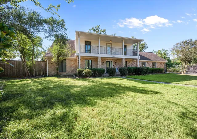 Photo 2 of Single family home for sale at 4702 Byp Vista Dr, Houston, TX 77091 | MLS# 91352590 | Listing updated on 2026-08-12