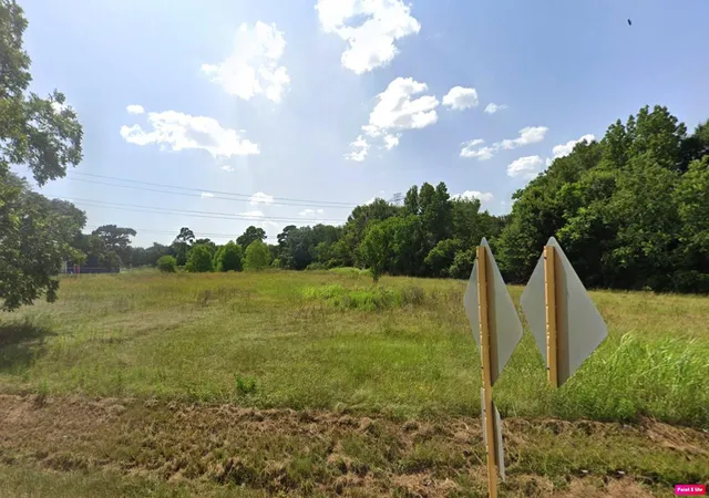 2nd image of 1323 E Huffsmith Rd, Tomball, TX 77375 | MLS# 50352583