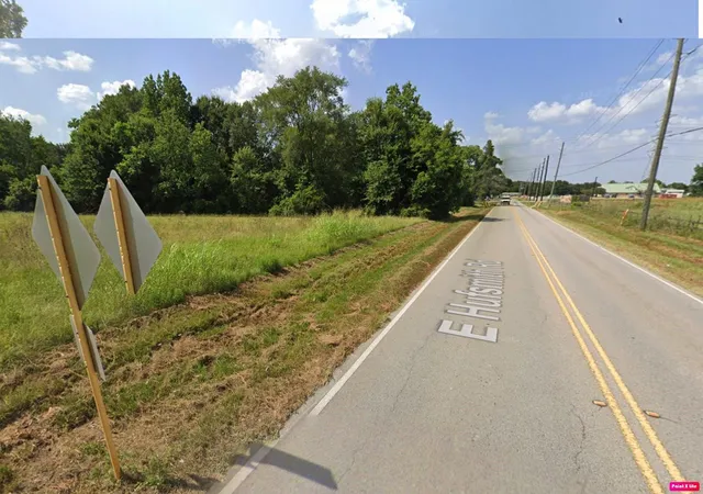 3rd image of 1323 E Huffsmith Rd, Tomball, TX 77375 | MLS# 50352583