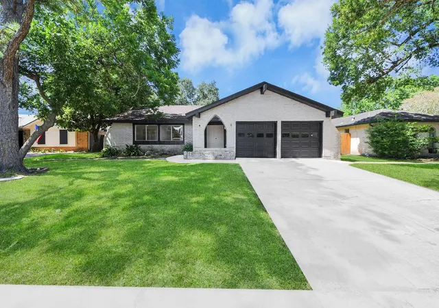 4th image of 16427 Hickory Knoll Dr, Houston, TX 77059 | MLS# 97009920