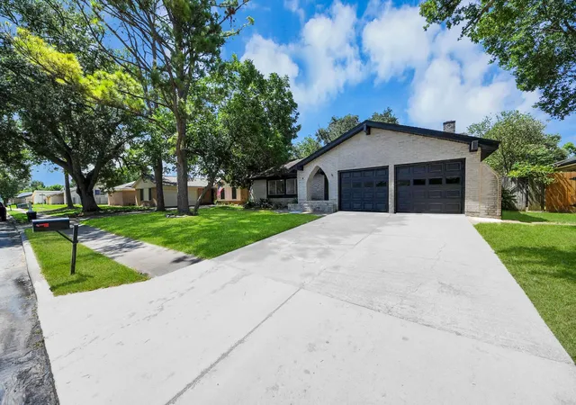 5th image of 16427 Hickory Knoll Dr, Houston, TX 77059 | MLS# 97009920