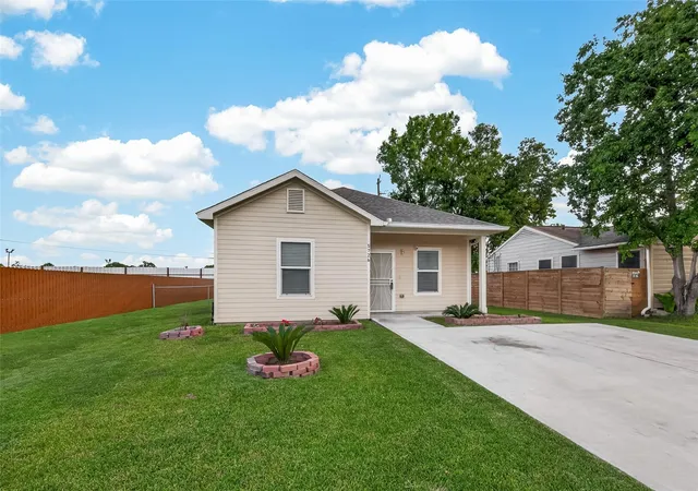 Photo 1 of Sale Pending at 5726 Southwind St, Houston, TX 77033 | MLS# 20904405 | Listing updated on 2026-08-17