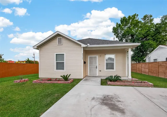 Photo 3 of Sale Pending at 5726 Southwind St, Houston, TX 77033 | MLS# 20904405 | Listing updated on 2026-08-17