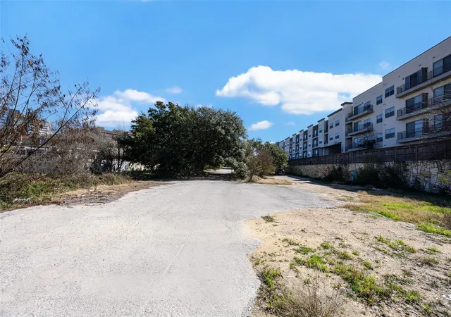 Photo 4 of Sale Pending at 7401 Wurzbach Rd, San Antonio, TX 78229 | MLS# 67956139 | Listing updated on 2026-09-15