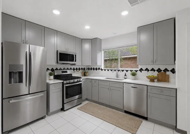 Photo 2 of Sale Pending at 97 N Hollylaurel Cir, Spring, TX 77382 | MLS# 34873344 | Listing updated on 2026-08-29