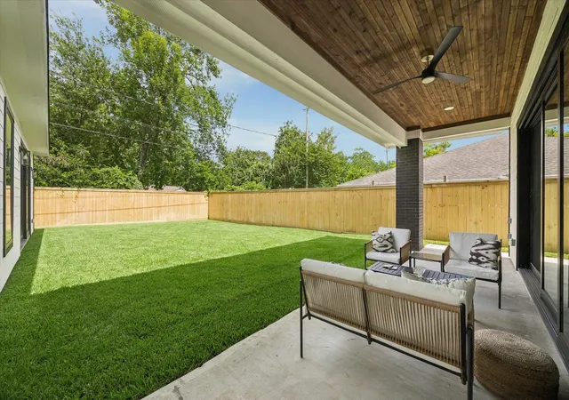 23rd image of 1302 Springrock Ln, Houston, TX 77055 | MLS# 52157033