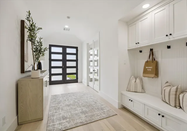 2nd image of 1302 Springrock Ln, Houston, TX 77055 | MLS# 52157033