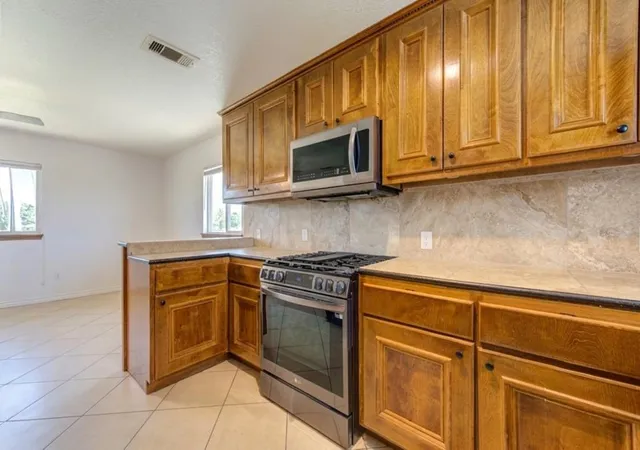Photo 3 of Single family home for sale at 1006 Kress St, Houston, TX 77020 | MLS# 34260270 | Listing updated on 2026-08-23