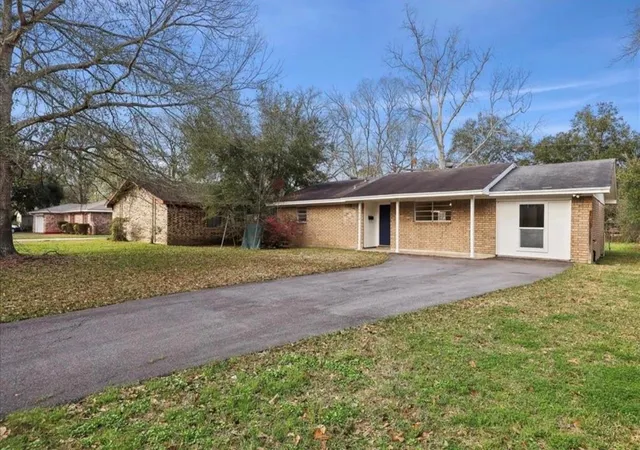 Homes for sale in Beaumont, TX | 8670 Newfield Ln, Beaumont, TX 77707 | MLS# 21592180