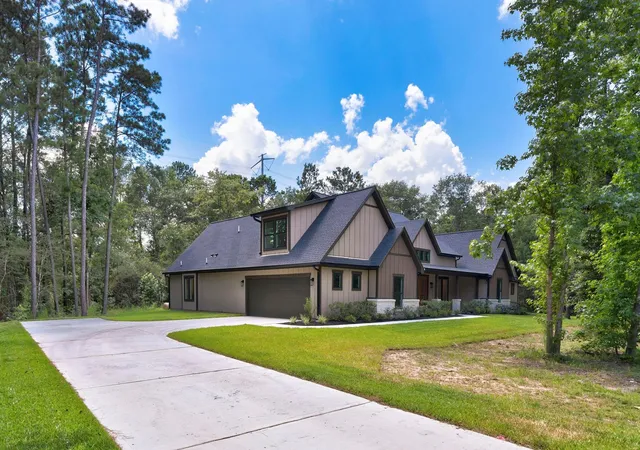Photo 3 of Single family home for sale at 17772 Plantation Dr, Waller, TX 77484 | MLS# 25223379 | Listing updated on 2026-08-29