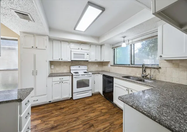 Photo 4 of Single family home for sale at 23423 Canyon Lake Dr, Spring, TX 77373 | MLS# 59988296 | Listing updated on 2026-08-29