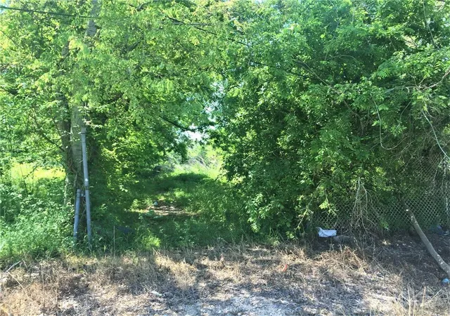 Photo 2 of Land for sale at 3706 Farmer St, Houston, TX 77020 | MLS# 92494241 | Listing updated on 2026-04-21