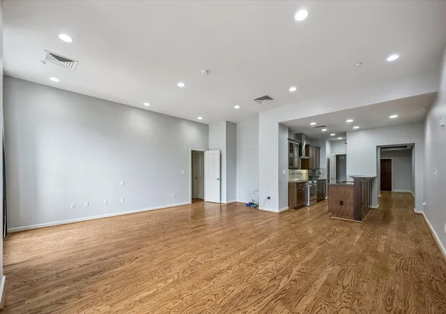 2nd image of 914 Main St #910, Houston, TX 77002 | MLS# 5934636