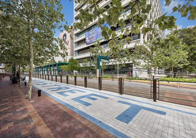 2nd image of 914 Main St, Houston, TX 77002