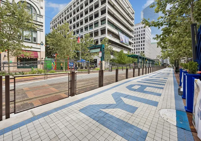 32nd image of 914 Main St #910, Houston, TX 77002 | MLS# 5934636