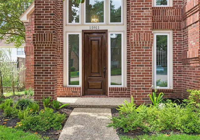 Photo 3 of Single family home for sale at 15911 Redwood Pl Dr, Houston, TX 77079 | MLS# 72242509 | Listing updated on 2026-09-19