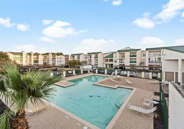 Homes for sale in Houston, TX | 2830 S Bartell Dr #9, Houston, TX 77054 | MLS# 40827038