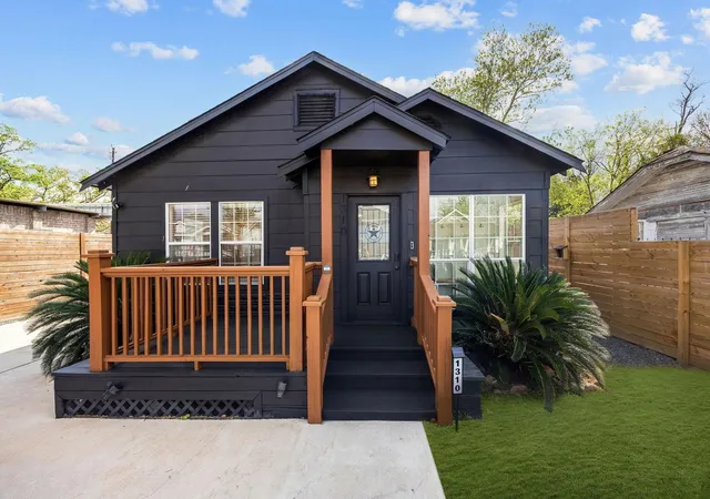 1st image of 1310 Walton St, Houston, TX 77009 | MLS# 33500986