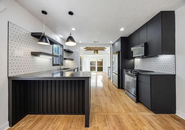 5th image of 1310 Walton St, Houston, TX 77009 | MLS# 33500986
