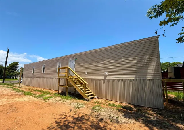 3rd image of 503 7Th St, Dickinson, TX 77539 | MLS# 76053370