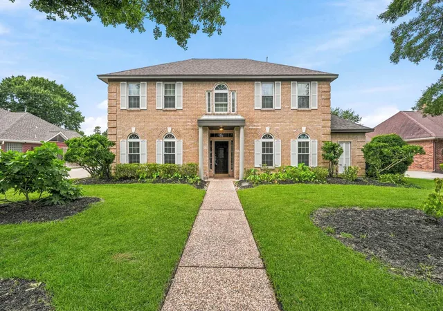 Photo 3 of Single family home for sale at 14714 Sandy Crk Dr, Houston, TX 77070 | MLS# 30612095 | Listing updated on 2026-09-11