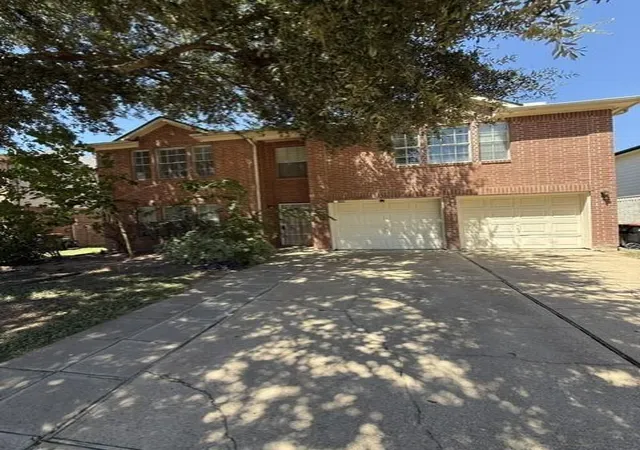 Photo 2 of Single family home for sale at 9323 Eaglewood Spring Dr, Houston, TX 77083 | MLS# 2059649 | Listing updated on 2026-08-20
