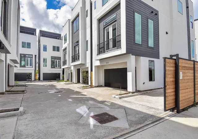 1st image of 5615 Val Verde St #B, Houston, TX 77057 | MLS# 47666362