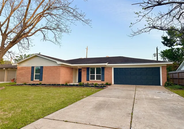 Photo 2 of Single family home for sale at 9539 Beverlyhill St, Houston, TX 77063 | MLS# 74613966 | Listing updated on 2026-08-27