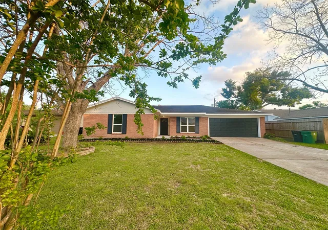 Photo 4 of Single family home for sale at 9539 Beverlyhill St, Houston, TX 77063 | MLS# 74613966 | Listing updated on 2026-08-27