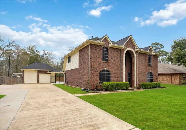 Photo 3 of Single family home for sale at 15 Finetta Ln, Alvin, TX 77511 | MLS# 15956109 | Listing updated on 2026-08-06