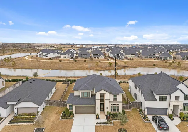 Photo 2 of Single family home for sale at 31518 Bramble Holw Ct, Fulshear, TX 77441 | MLS# 98551650 | Listing updated on 2026-10-20