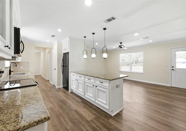 Photo 1 of Single family home for sale at 340 Oak Ridge Dr, Onalaska, TX 77360 | MLS# 54475580 | Listing updated on 2026-09-19