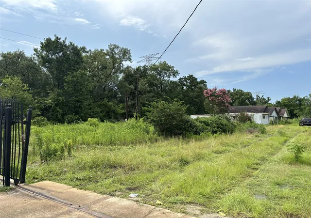 Photo 2 of Sale Pending at 12205 Unison Rd, Houston, TX 77044 | MLS# 24609923 | Listing updated on 2026-09-08