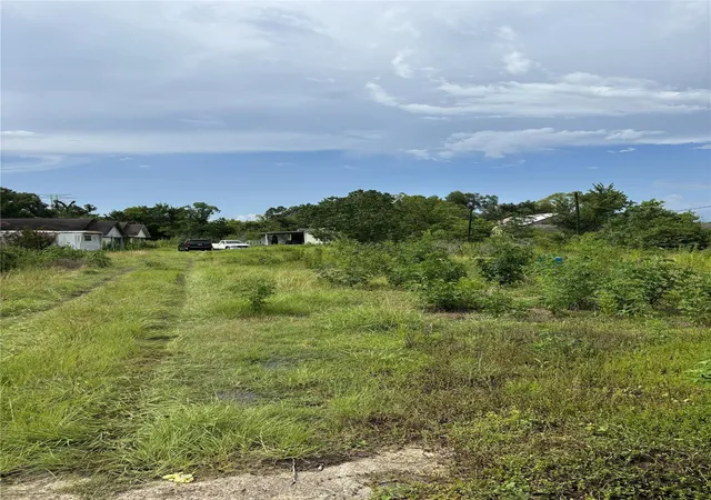 Photo 3 of Sale Pending at 12205 Unison Rd, Houston, TX 77044 | MLS# 24609923 | Listing updated on 2026-09-08