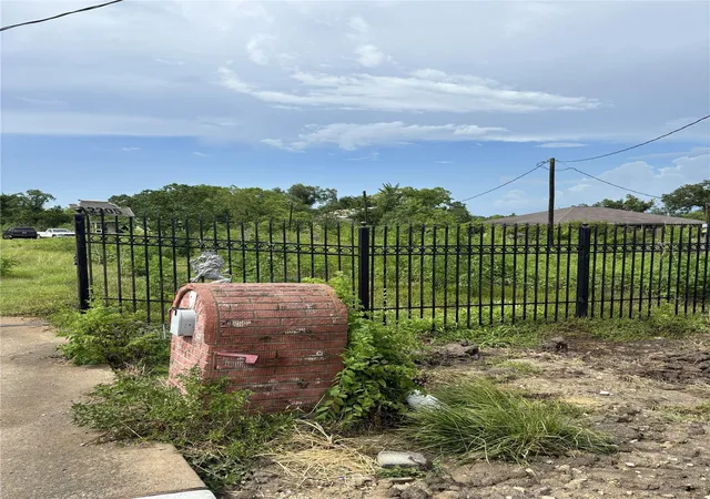 Photo 4 of Sale Pending at 12205 Unison Rd, Houston, TX 77044 | MLS# 24609923 | Listing updated on 2026-09-08