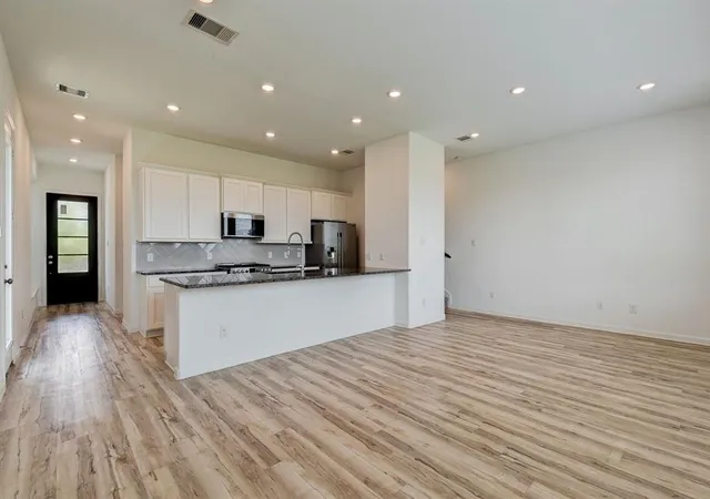 2nd image of 4115 Balboa Dr, Rosharon, TX 77583 | MLS# 40421423