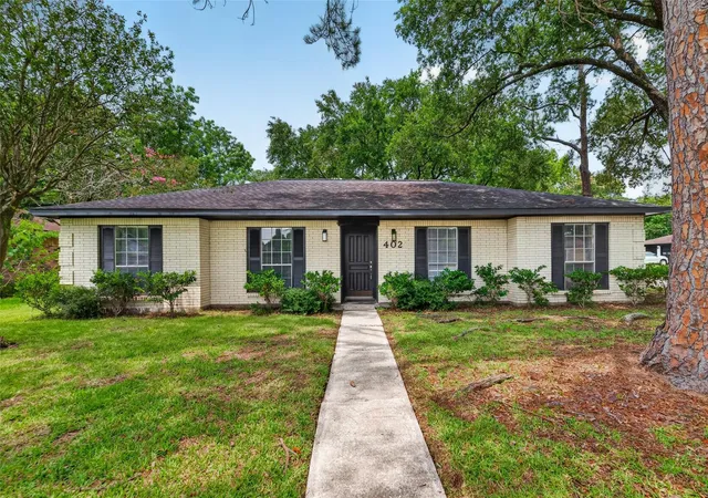 Homes for sale in Friendswood, TX | 402 Christina Ln, Friendswood, TX 77546 | MLS# 84765784