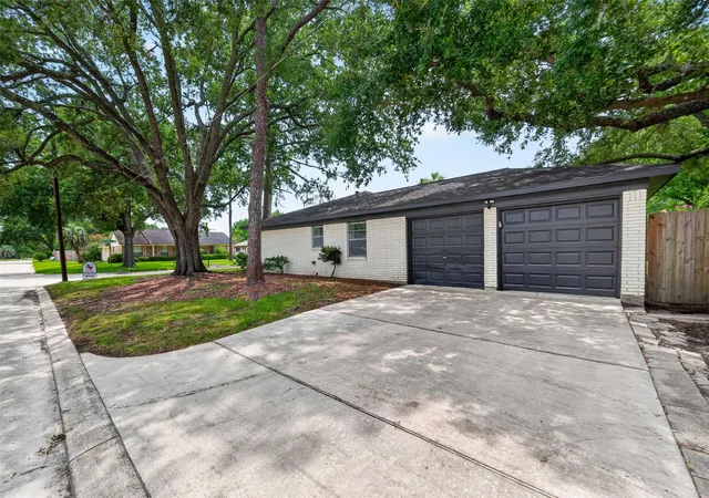 Homes for sale in Friendswood, TX | 402 Christina Ln, Friendswood, TX 77546 | MLS# 84765784