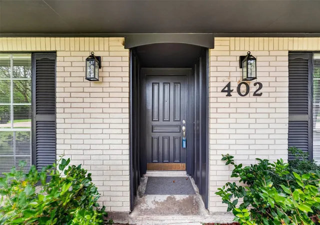 Homes for sale in Friendswood, TX | 402 Christina Ln, Friendswood, TX 77546 | MLS# 84765784
