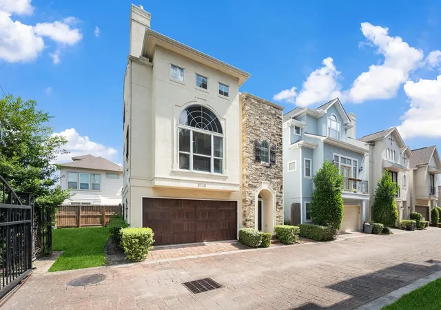 2nd image of 2716 Sherwin St, Houston, TX 77007 | MLS# 7316587