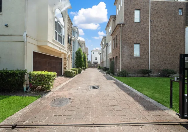 3rd image of 2716 Sherwin St, Houston, TX 77007 | MLS# 7316587