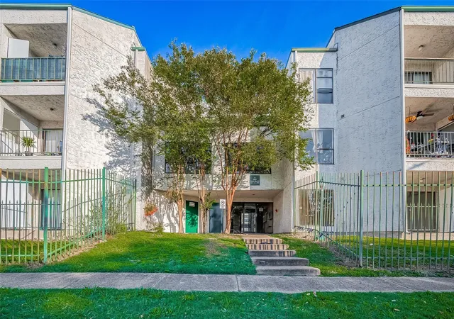 1st image of 2818 S Bartell Dr #29, Houston, TX 77054 | MLS# 95711700
