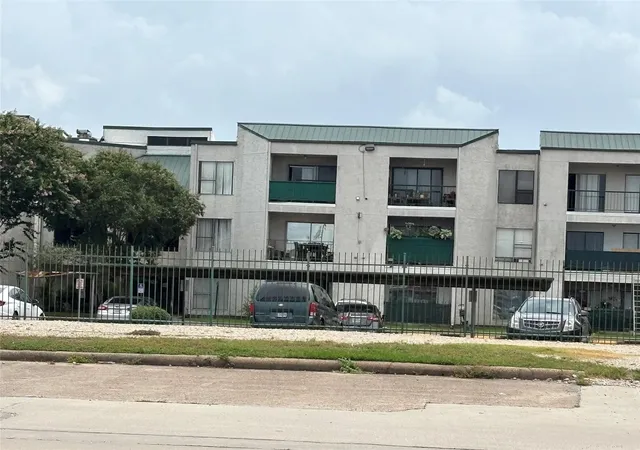 2nd image of 2818 S Bartell Dr #29, Houston, TX 77054 | MLS# 95711700