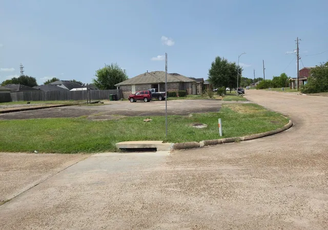 Photo 3 of Land for sale at 5258 Park Village Dr, Houston, TX 77048 | MLS# 45534468 | Listing updated on 2026-09-05